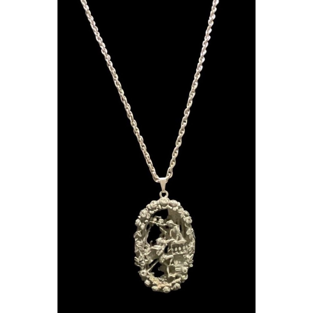 VTG 60-70’s Pewter Art Nouveau Necklace 3D ROMEO & JULIET Roses Romance THEATER - Picture 2 of 6